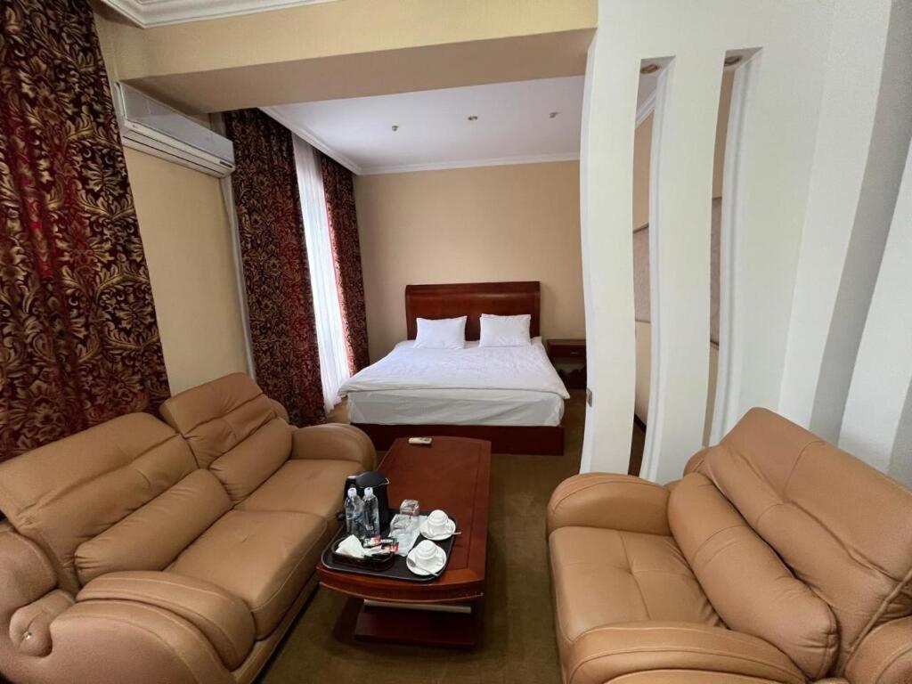 塔拉兹 Luxurious酒店 外观 照片